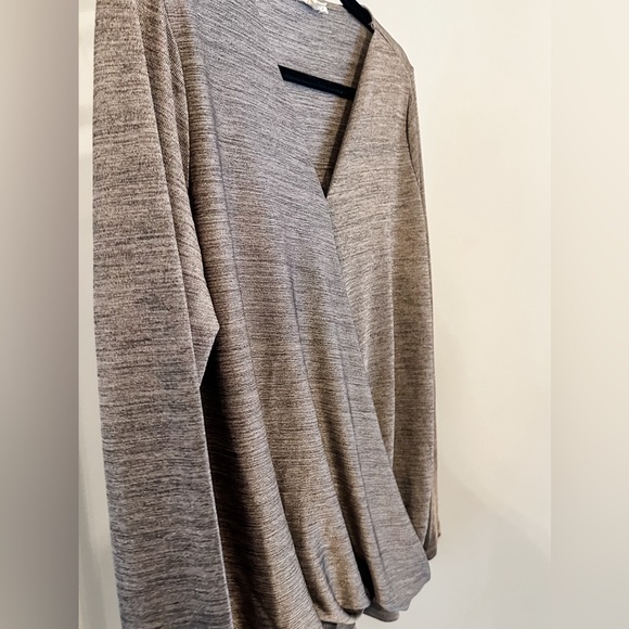 Jane and Delancey Women’s Size Large Draped Top Blouse Long Sleeve V-Neck - Picture 3 of 7